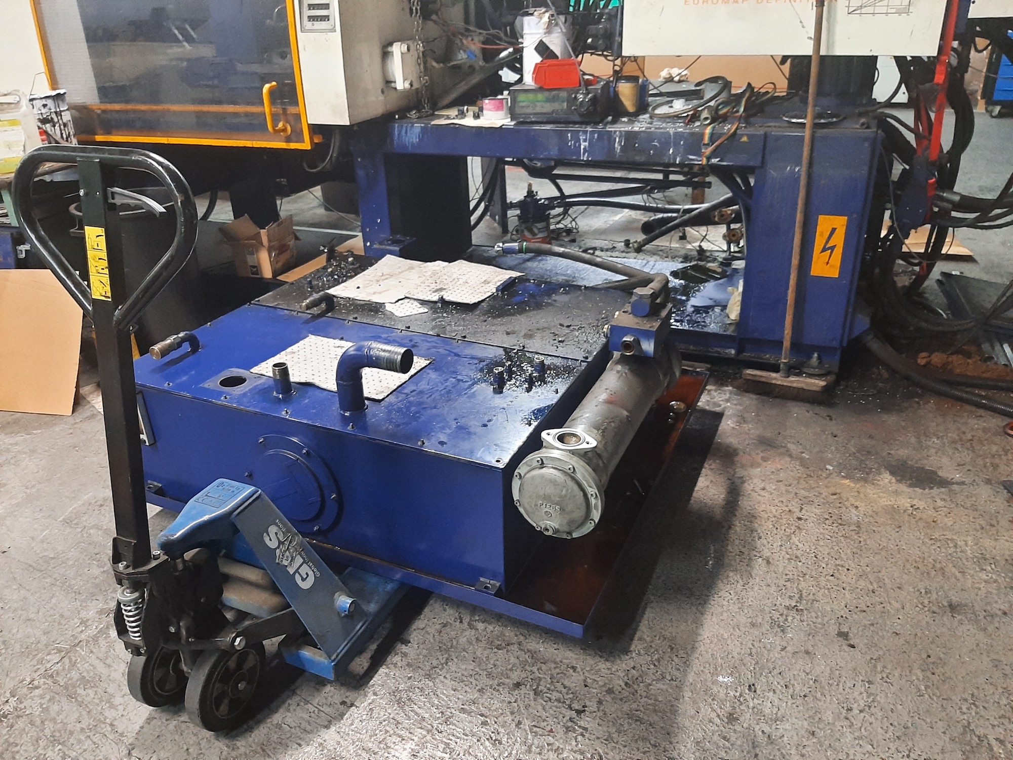 mecanique industrielle, maintenance industrielle, maintenance, machine industrielle, machine outil, presse, machine, presse a injecter, hydraulique, reparation, outil, depannage, remise en etat